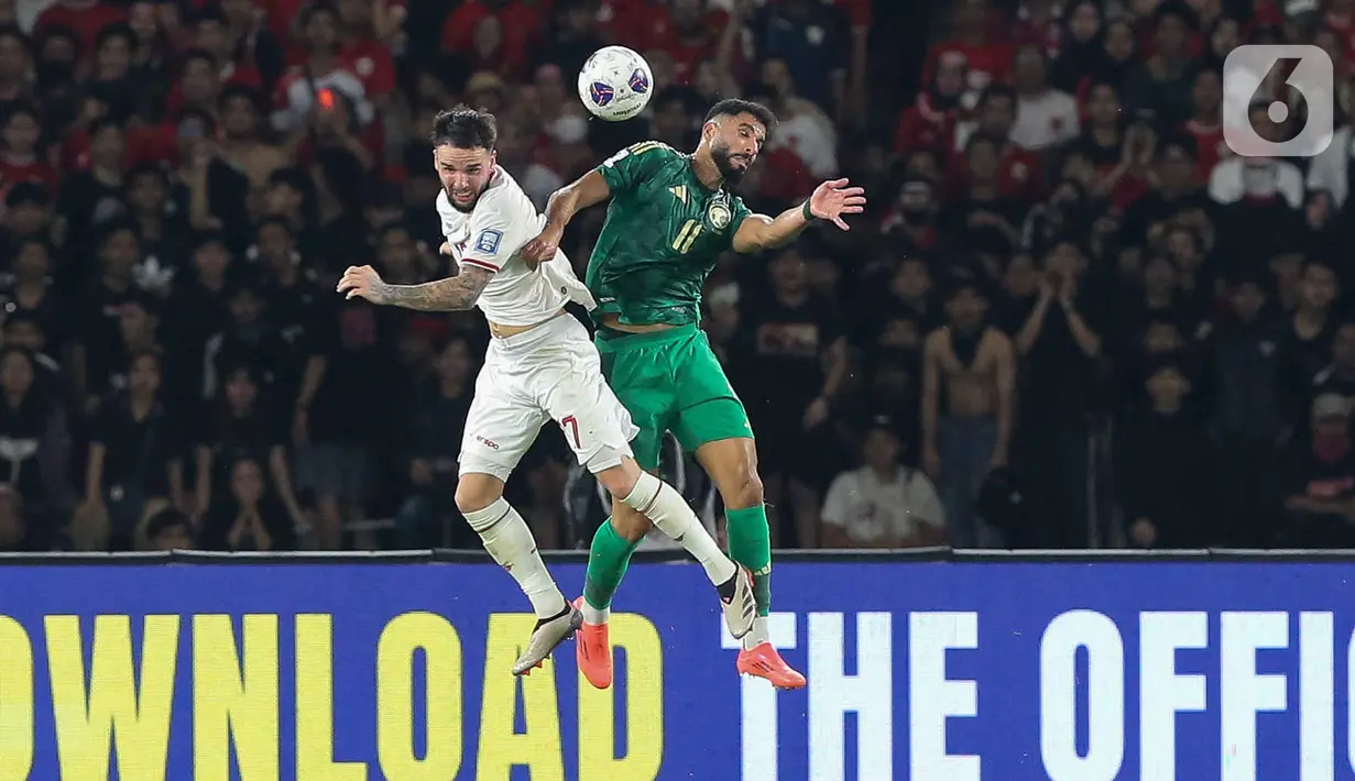 Memasuki babak kedua, laga kedua timnas kian memanas. Pada menit ke-57, Marselino Ferdinan menggandakan keunggulan timnas Indonesia atas Arab Saudi. (Liputan6.com/Herman Zakharia)
