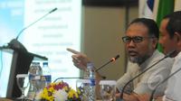 Bambang Widjojanto memberikan penjelasan saat menjadi pembicara seminar nasional yang digagas oleh Konfedarasi Serikat Pekerja Indonesia (KSPI), Jakarta, Senin (16/2/2015). (Liputan6.com/Herman Zakharia)