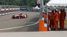 Sejumlah Marshall bersiap saat balapan Jakarta E-Prix 2023 Round-11 yang berlangsung di Jakarta International E-Prix Circuit, Ancol, Jakarta, Minggu (04/06/2023). (Bola.com/Bagaskara Lazuardi)