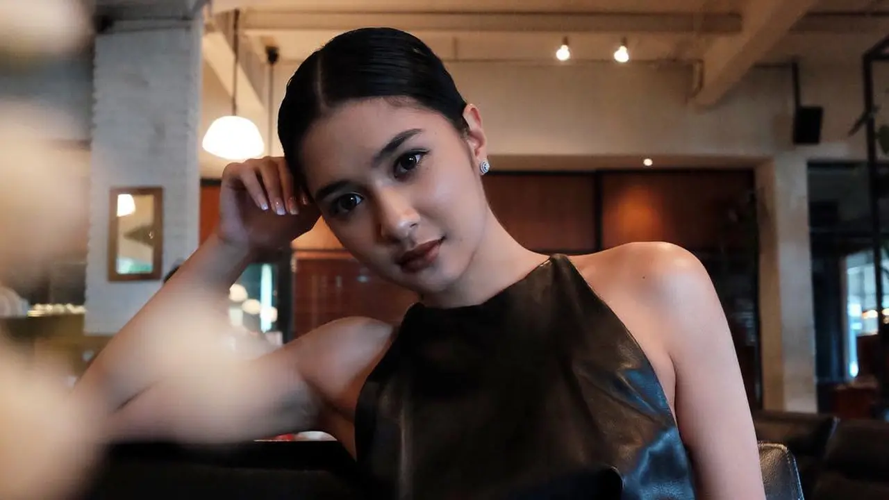 [Bintang] Pakai Lipstik Warna Gelap, 8 Artis Ini Tetap Terlihat Cantik