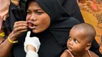 Petugas kesehatan Universitas Syiah Kuala memeriksa seorang pengungsi Rohingya di tempat penampungan sementara gedung pemerintah di Banda Aceh, Aceh, Kamis (11/1/2024). Tim medis dari Rumah Sakit Pendidikan Universitas Syiah Kuala Banda Aceh memberi pelayanan kesehatan rutin bagi pengungsi Rohingya di Banda Aceh. (CHAIDEER MAHYUDDIN/AFP)