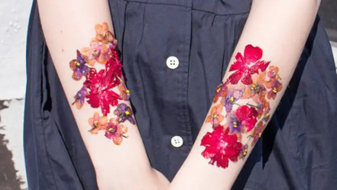 Yuk Bikin Tato Temporary Dari Bunga Kering Cantik Dan Keren Beauty Fimela Com