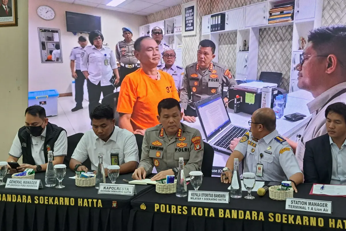 Kapolres Bandara Soekarno-Hatta, Kombes Pol Ronald F.C Sipayung konferensi pers soal nasib penumpang Lion Air yang teriak ada bom