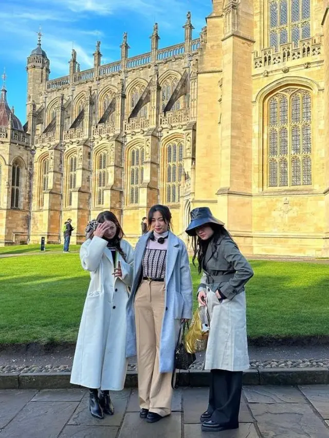 8 Potret Cantik Enzy Storia Liburan Keliling Eropa Bareng Bestie, Gayanya Selalu On Point!