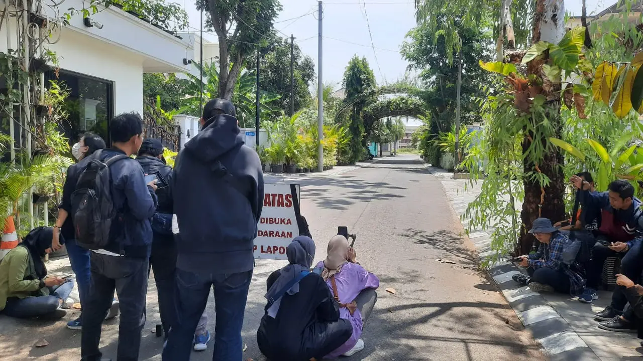 Petinggi PSI tiba di rumah pribadi Presiden Jokowi jelang penyerahan KTA PSI ke Kaesang Pangarep. (Foto: Liputan6.com/Fajar Abrori)