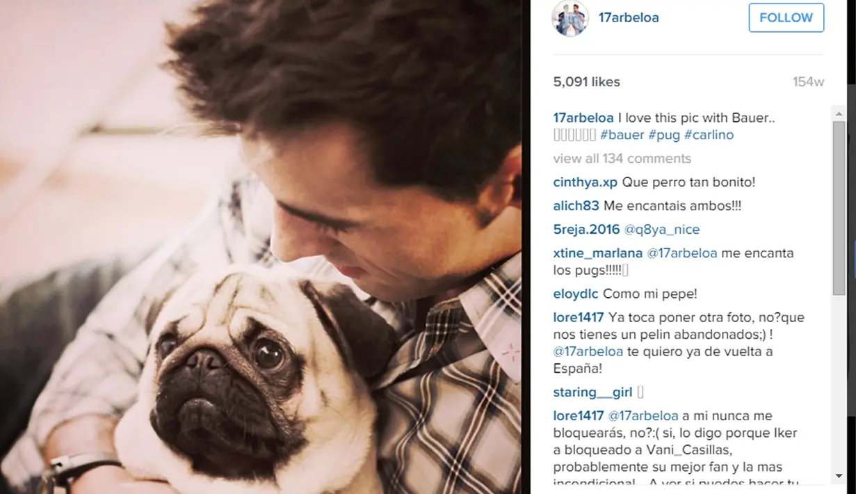 Pemain Real Madrid, Alvaro Arbeloa terlihat senang dengan anjing kesangannya Bauer. (Photo/Instagram) 