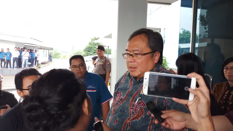 Menristek Bambang mengunjungi Dexa Laboratories of Biomolecular Sciences (DLBS) Dexa Group, Cikarang Selatan membahas mengenai obat fitofarmaka. (Foto: Fitri Haryanti)