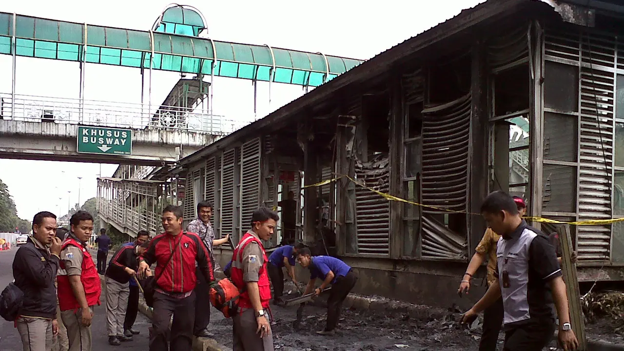 Halte Majid Agung Al Azhar