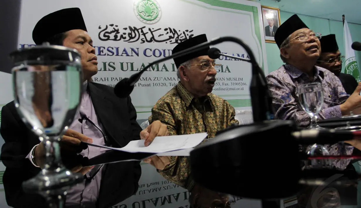 Dalam jumpa pers tersebut, MUI menolak rencana penghilangan kolom agama di Kartu Tanda Penduduk (KTP), Jakarta, Kamis (13/11/2014).  (Liputan6.com/Johan Tallo)