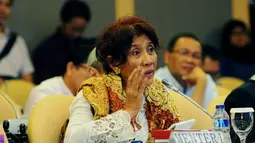 Menteri Susi Pudjiastuti menuturkan permasalahan kelautan dan perikanan kepada para senator Komite II DPD RI, Jakarta, Rabu (5/11/2014). (Liputan6.com/Andrian M Tunay)