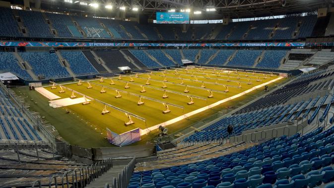 Pemandangan lapangan dan tribun Stadion Saint Petersburg di Rusia, Selasa (4/2/2020). Stadion Saint Petersburg dianggap salah satu yang terbaik di Eropa. (Olga MALTSEVA/AFP)