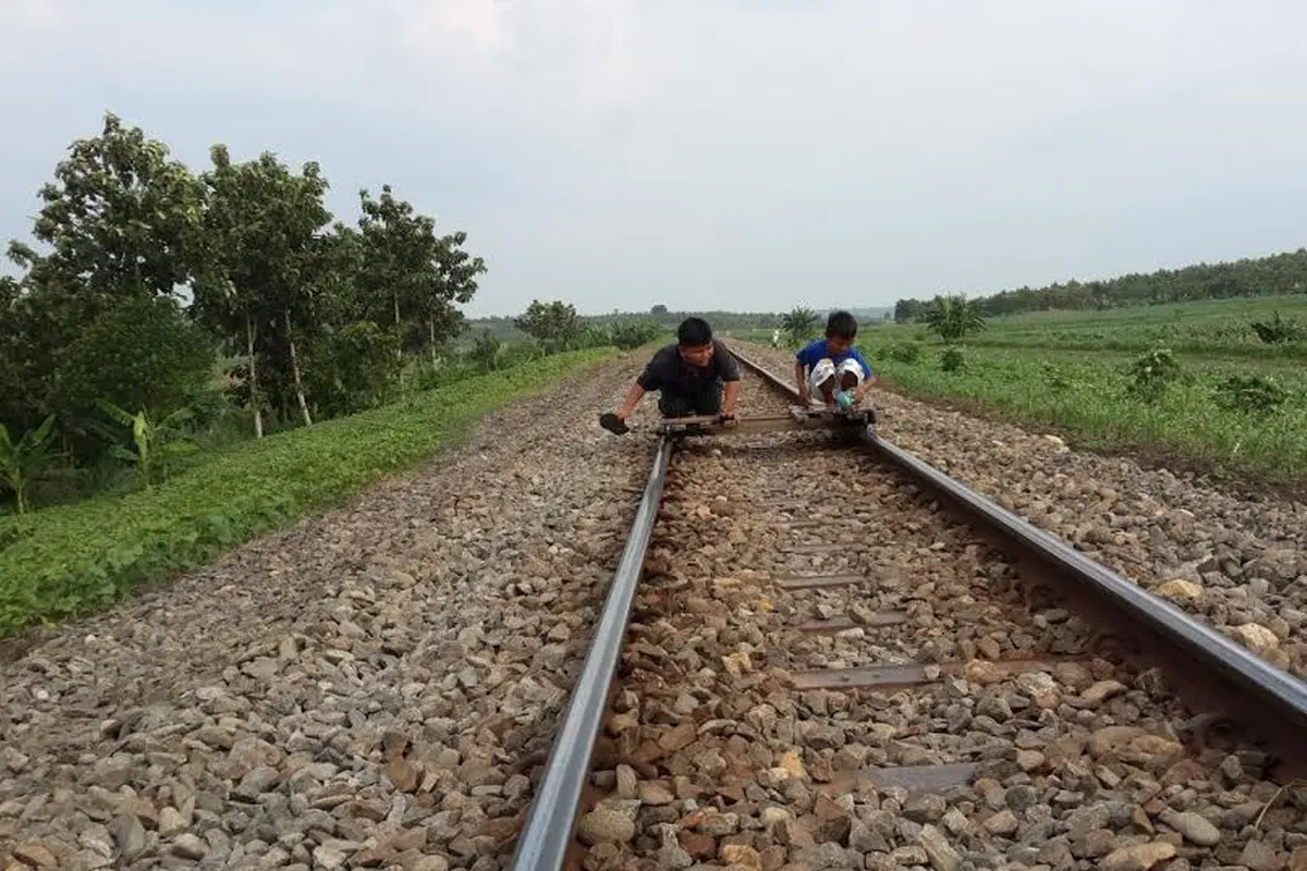 Mainan ekstrem anak kereta 20160405