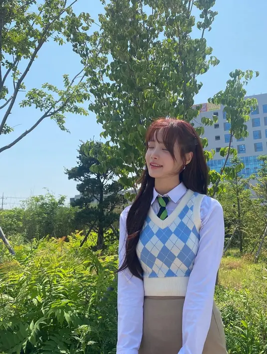 Yeonwoo dalam The Golden Spoon. (Foto: Instagram/ chloelxxlxx)