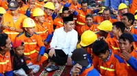Sekitar 6.000 personel pasukan oranye atau garda terdepan penjaga kualitas lingkungan di Makassar, Sulawesi Selatan, mendapat bingkisan Lebaran. (Liputan6.com/Ahmad Yusran)