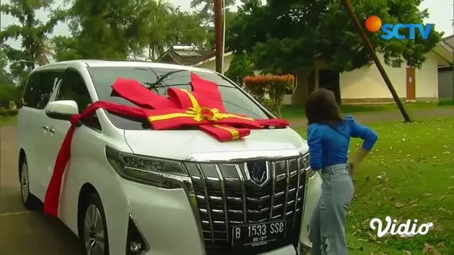 Sukses di Usia Muda, Ini 6 Momen Sandrinna Michelle Beli Mobil Mewah Impiannya