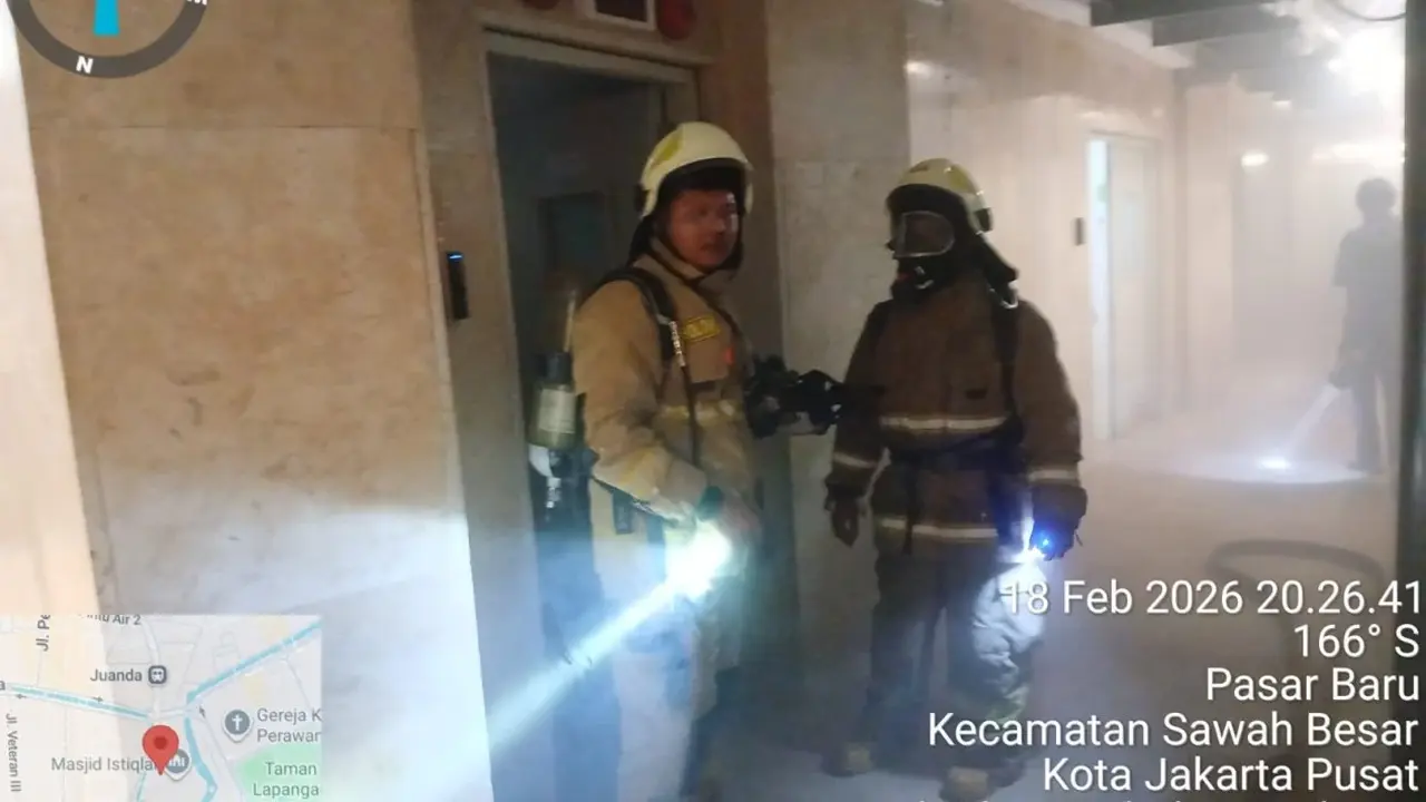 Kebakaran yang terjadi di Masjid Istiqlal, Jakarta Pusat, Rabu (18/2/2026) malam, saat Salat Tarawih berlangsung. Diketahui berasal dari ruang server CCTV. (Command Center Damkar)