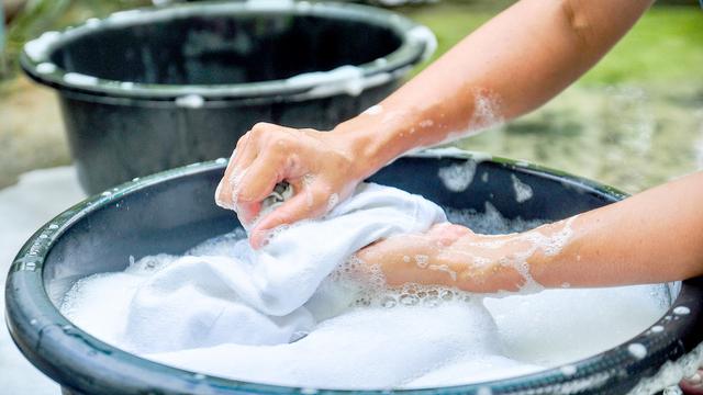 Agar Tidak Kram Otot, Hindari Ini Saat Mencuci Baju (birdbyb-stockphoto/Shutterstock)