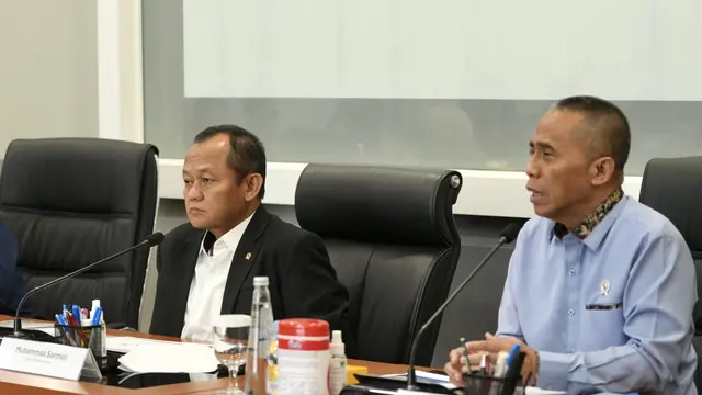 Menteri Perindustrian (Menperin) Muhammad Sarmuji bersama Wakil Menteri Koordinator Bidang Perekonomian Dradjad Hari Wibowo melakukan pertemuan di Kementerian Perindustrian, Jakarta, Senin (26/10/2026). (Dok Kemenperin)
