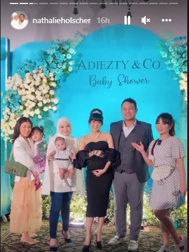 Gilang Dirga dan Adiezty Fersa menggelar acara baby shower