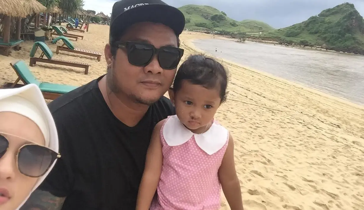 Untuk lebih memperdalan ilmu agamanya, Virgoun juga tidak hanya dengan satu ustaz yang didengarkan kajiannya. Seperti diketahui Virgoun sejak empat tahun silam menjadi mualaf. (Instagram/virgoun_)