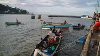 Aktivitas nelayan di pesisir Kota Gorontalo (Foto: Arfandi Ibrahim/Liputan6.com)