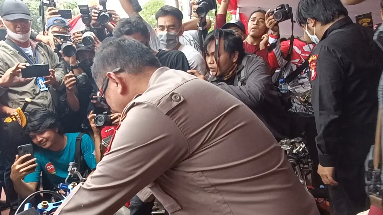 Momen Kapolda Metro Jaya Irjen Fadil Imron geber motor drag di Street Race Kemayoran