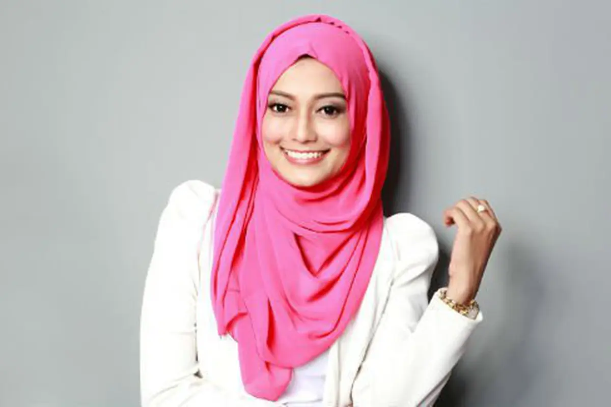 Memilih warna kerudung yang pas./Copyright shutterstock.com