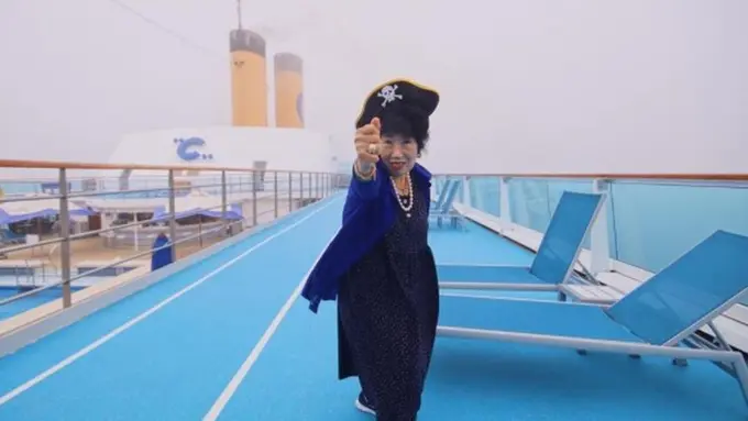 [Bintang] Gara-gara Dandanan yang Kece Abis, Nenek Ini Jadi Idola Baru