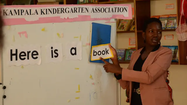 Sekolah-Sekolah di Uganda Tawarkan Kelas Daring