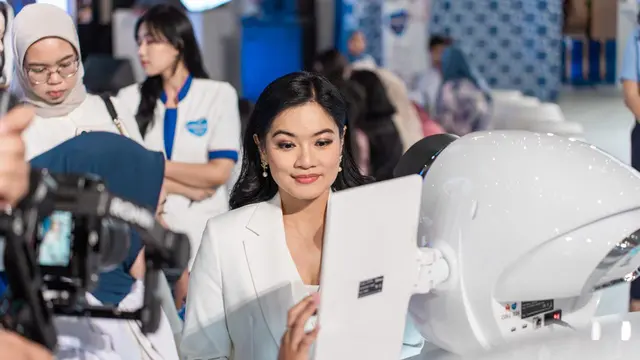 Titi Kamal melakukan skin check di acara Collagena di Mall Kelapa Gading 3.