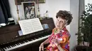 Pianis Prancis Colette Maze, lahir pada Juni 1914, berpose saat sesi foto di Paris pada 24 Maret 2023. (Stéphane DE SAKUTIN / AFP)