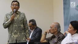Sejumlah profesor dan pegawai Lembaga Ilmu Pengetahuan Indonesia (LIPI) mengadu ke Komisi VII DPR di Kompleks Parlemen Senayan, Rabu (30/1). Mereka mengadukan sang kepala, Laksana Tri Handoko terkait reorganisasi di tubuh LIPI. (Liputan6.com/Johan Tallo)