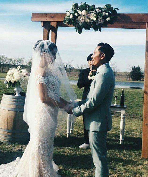Pernikahan Tanta dan Denalta sedianya berlangsung pada Desember 2017 lalu. Namun karena beberapa urusan, termasuk keluarga kedua belah pihak yang berada di dua benua, Amerika dan Eropa, membuat acara bahagia ini mundur sampai Maret./instagram.com/aliciamilka