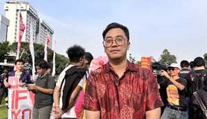 Dennis Adhiswara Ikut Demo di Tugu Tani, Siap Vokal soal Karhutla di Medsos