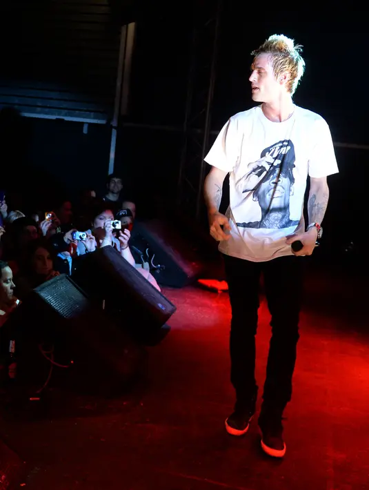 Ini bukan kali pertama Aaron Carter mengguncang sosial media, tahun lalu Aaron mengumumkan jika dirinya tidak pernah melupakan aktris muda Hillary Duff. Pasangan ini berhubungan pada tahun 2000-an sebelum cinta segitiga dengan Lindsay Lohan. (Bintang/EPA)