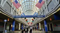 Chicago O’Hare International Airport (ORD): 79,828,183 passengers in 2017. (sumber: Mira / Alamy)