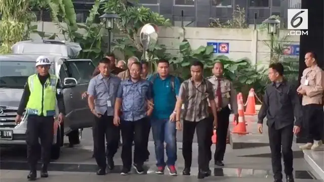 Empat orang pejabat pemprov dan anggota DPRD Jambi yang tertangkap OTT tiba di gedung KPK.