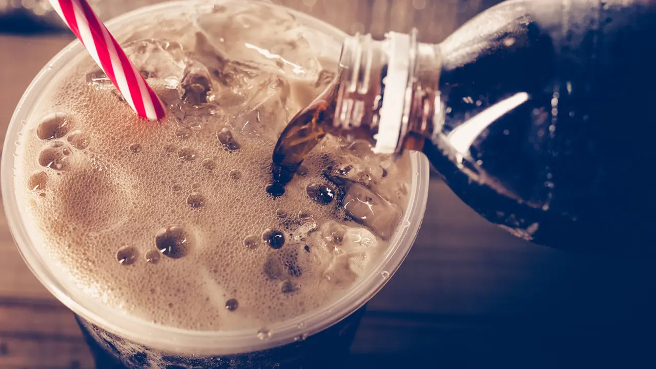 Bahayanya Jika Anak Sering Minum Soda (Vintage Tone/shutterstock)