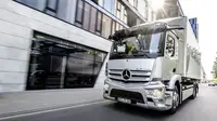 Mercedes-Benz Trucks melakukan perilisan perdana eActros. (ist)