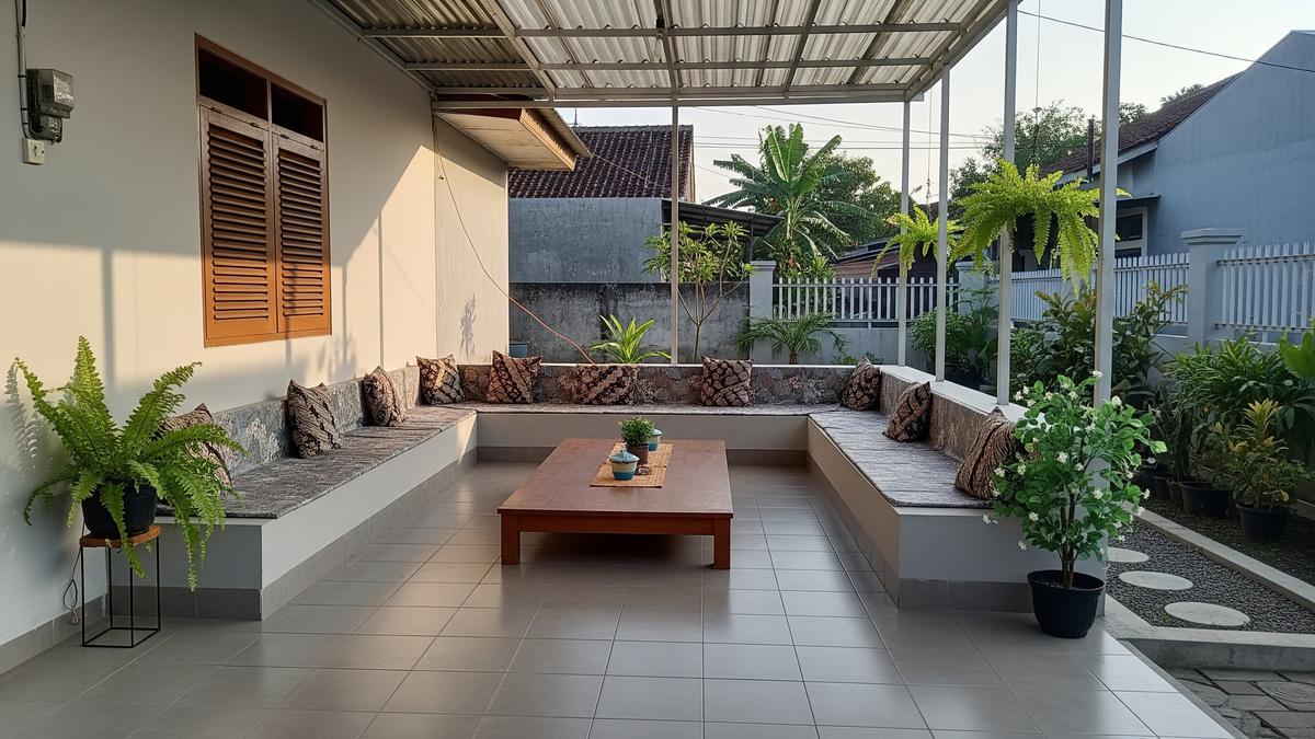 8 Desain Teras Kecil Tapi Lapang untuk Arisan dan Pengajian di 2025, Cocok untuk Perumahan