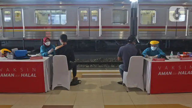 Vaksinasi di Stasiun Bogor