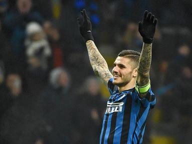 Striker Inter Milan, Mauro Icardi, merayakan gol yang dicetaknya ke gawang Palermo pada laga Serie A di Stadion Giuseppe Meazza, Italia, Minggu (6/3/2016). Inter berhasil menang 3-1 atas Palermo. (EPA/Daniel Dal Zennaro)