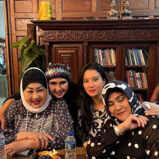 Perayaan Ulang Tahun ke-63 Jenny Rachman (Foto: Instagram/@marcella.zalianty)