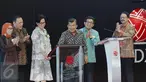  Wapres Jusuf Kalla membuka perdagangan saham 2017 Bursa Efek Indonesia (BEI) di Jakarta, Selasa (3/1). Peresmian dihadiri oleh Menkue Sri Mulyani, Ketua OJK Muliaman Hadad, Kepala Eksekutif Pengawas Pasar Modal Nurhaida. (Liputan6.com/Angga Yuniar)