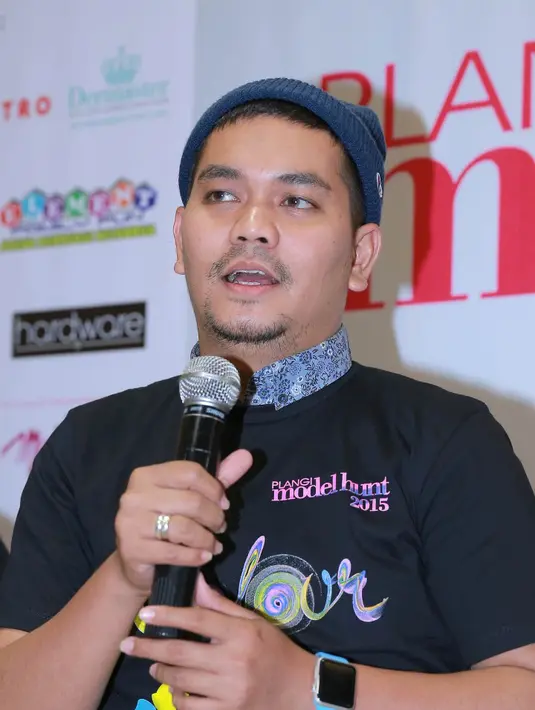 "Karena dunia hiburan itu gimana ya. Kalau mereka nggak kuat iman ya kan, nanti bisa gitu deh," ucap Indra Bekti, saat ditemui di Plaza Semanggi, Jakarta Pusat, Jumat (5/11/2015). (Galih W. Satria/Bintang.com)