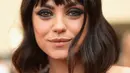 Aktris cantik Mila Kunis menghadiri acara Billboard Music Awards 2018 di MGM Grand Garden Arena, Las Vegas, Minggu (20/5). Pada kesempatan itu, Mila memilih makeup bernuansa dramatic smokey eyes. (MATT WINKELMEYER/GETTY IMAGES/AFP)