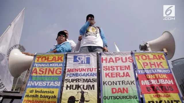 Ratusan ribu buruh bergabung memperingati May Day. Mereka berjalan dari Tugu Tani menuju depan Istana Negara.