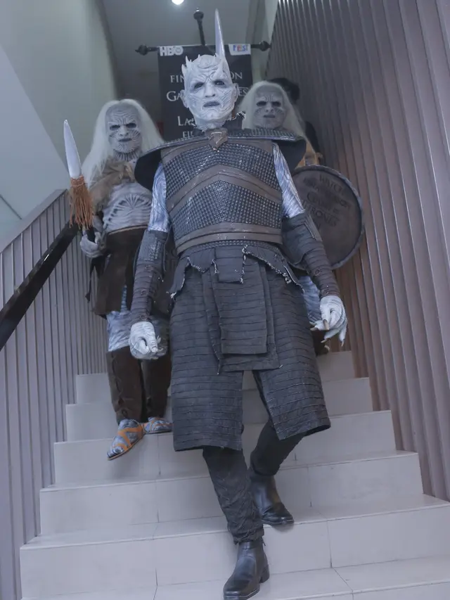 Cosplay Night King dan White Walkers saat bertandang ke kantor Liputan6.com