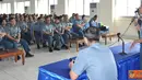 Citizen6, Jakarta: Mayor Laut (K) Dr. Radilah MKK saat memberikan ceramah kesehatan kepada segenap warga Kolinlamil, bertempat di Gedung Laut Natuna, Mako Kolinlamil, Tanjung Priok, Jakarta Utara, Kamis (19/7). (Pengirim: Kadispen Kolinlamil).