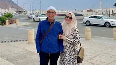 Meggy Wulandari tampak semakin bahagia menjalani kehidupan barunya bersama sang suami. Keharmonisan mereka juga terlihat saat berada di Tanah Suci. Keduanya menikmati perjalanan spiritual ke berbagai tempat bersejarah. (Liputan6.com/IG/@meggywulandari_real)